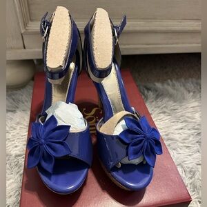 Blue Flower Accent Heels from
Saffron is also brand new.